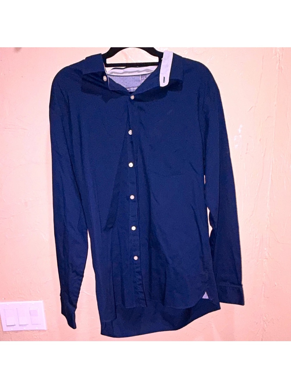 The Van Heusen Regular Fit L 16-16.5 Blue Solid Dress Shirt is a stylish and ver